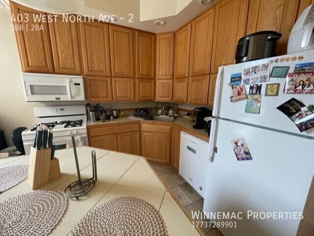 Building Photo - 403 W North Ave