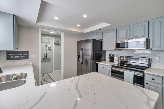 Building Photo - 12447 Mondragon Dr