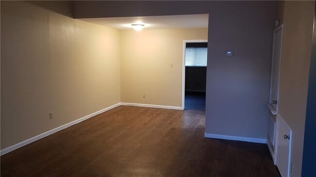 Building Photo - 5729 Crestmore Dr