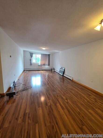 Building Photo - 28 Brentwood St