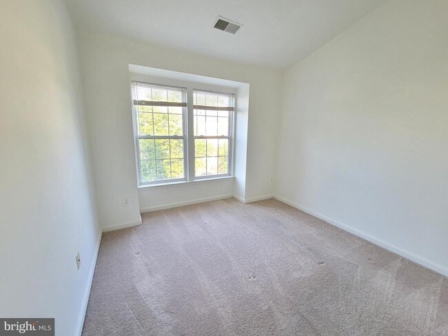 Building Photo - 13115 Rosebay Dr