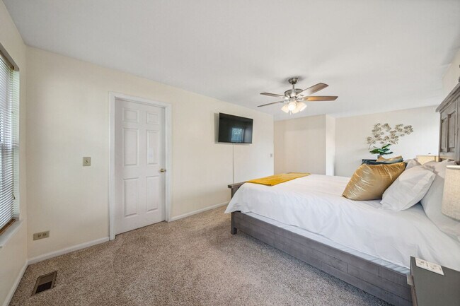 Building Photo - 1915 Carrier Cir