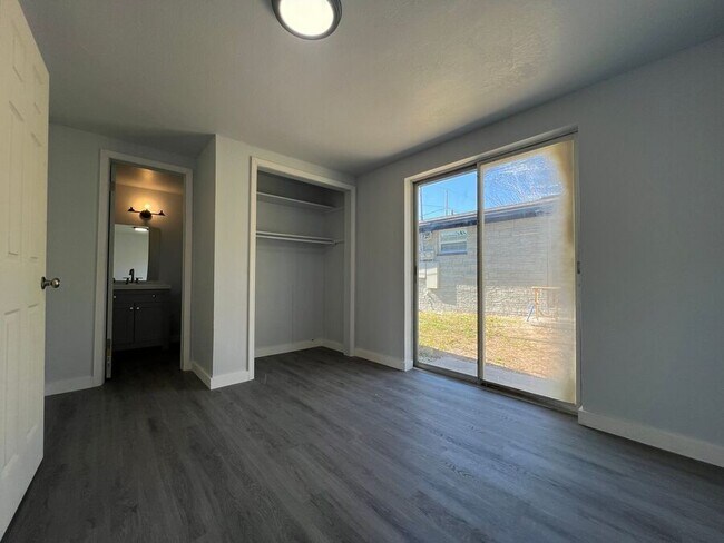 Building Photo - 9320 Grandfield Rd