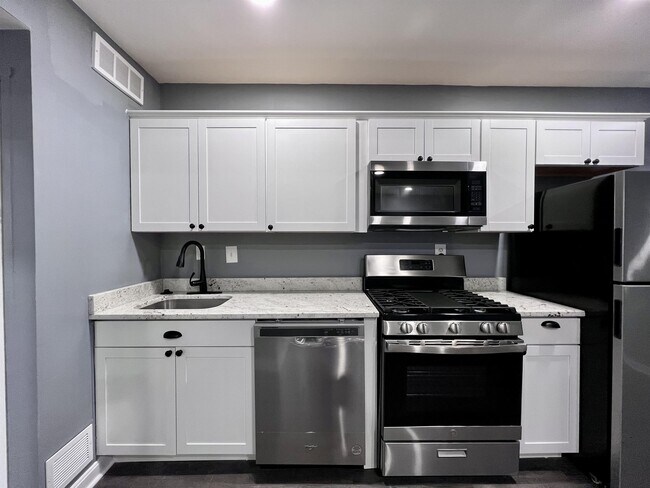 Building Photo - 1329 Adams St NE