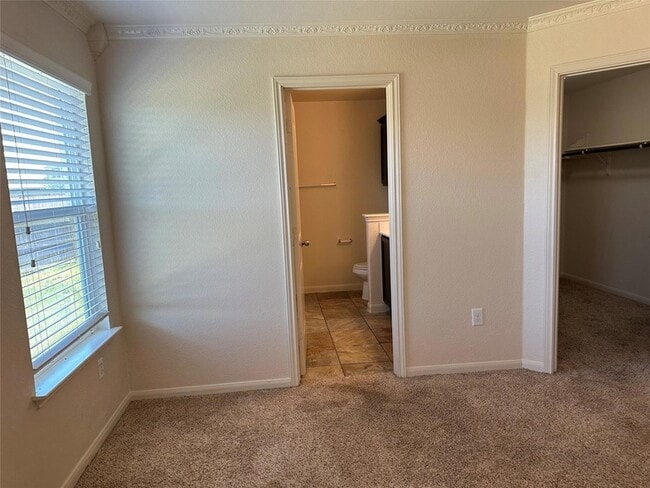 Building Photo - 201 N Hunting Lodge Ln