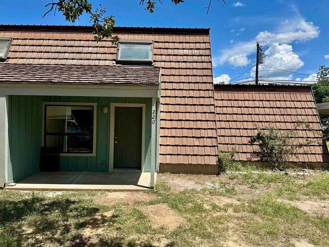 Building Photo - 220 Big Oaks Dr