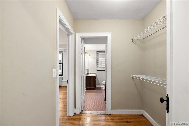 Building Photo - 15 E Kirby St