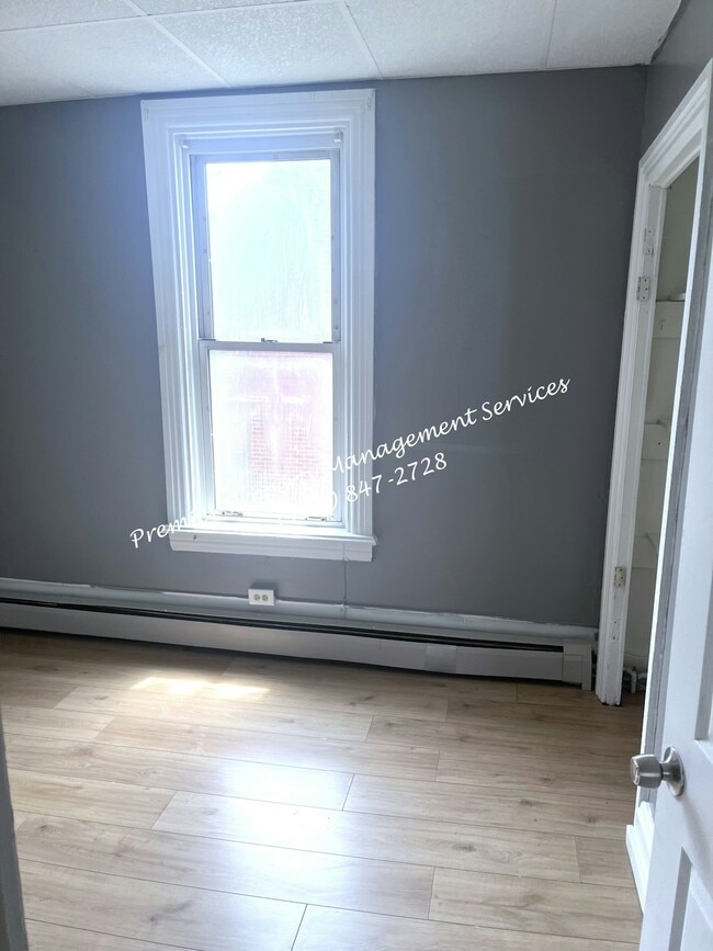 Building Photo - 1206 9th Ave