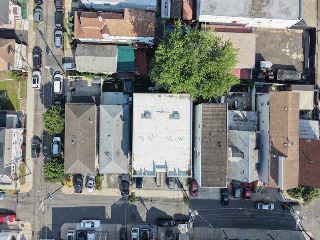 Building Photo - 4805 Aschoff Pl