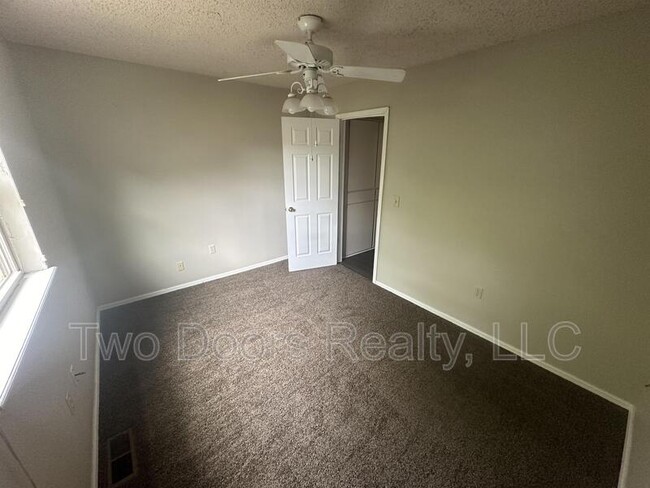 Building Photo - 6452 W Hefner Rd
