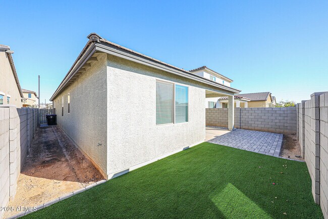 Building Photo - 14651 W Valentine St