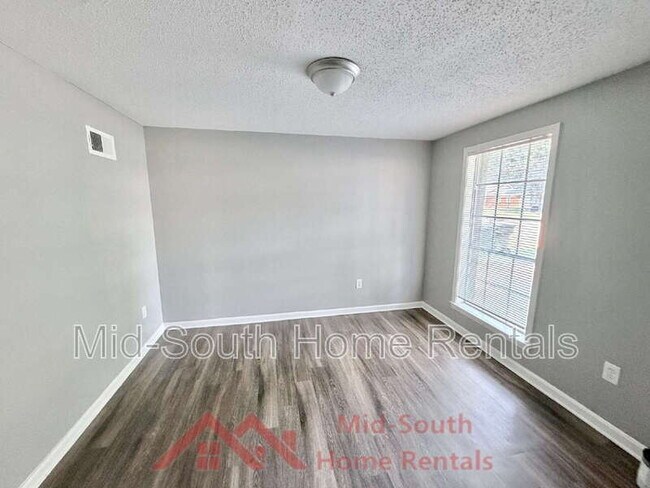 Building Photo - 1733 Gowan Dr