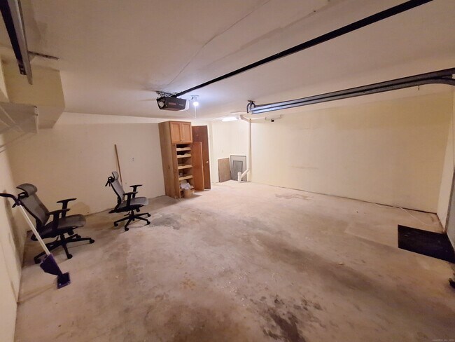 Building Photo - 238 Skyview Dr