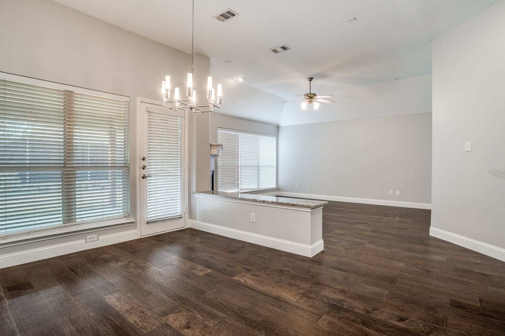 Building Photo - 3408 Hidden Valley Dr