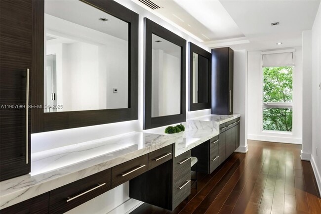 Building Photo - 300 Royal Plaza Dr