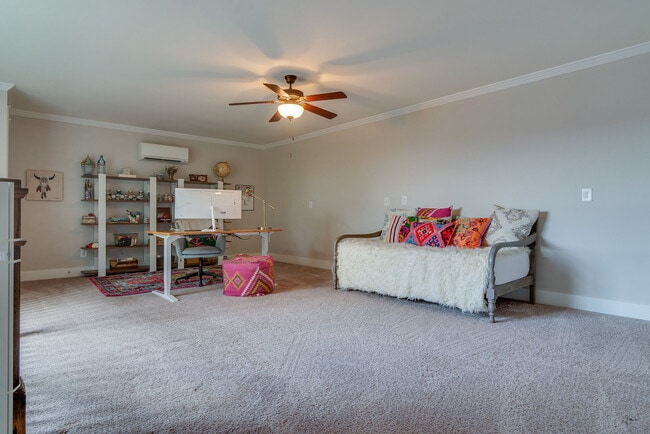 Building Photo - 1407 Pillow St