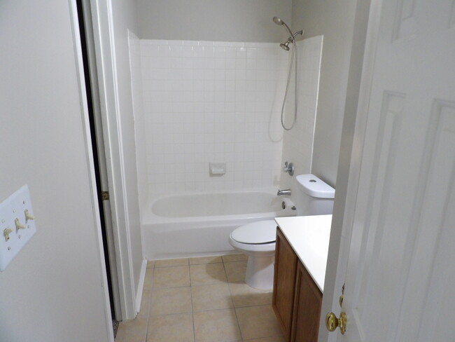Building Photo - 6610 Beech Trail Dr