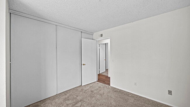 Building Photo - 8469 Comet St