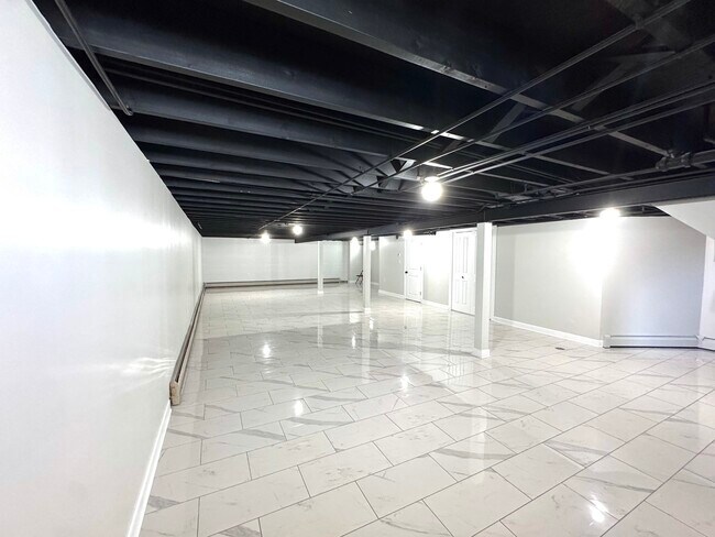 Building Photo - 2115 Sunnyside Ave