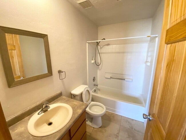 Building Photo - 910 11th Ave NW