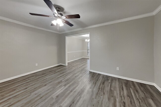 Building Photo - 3323 Colonel Ct Dr