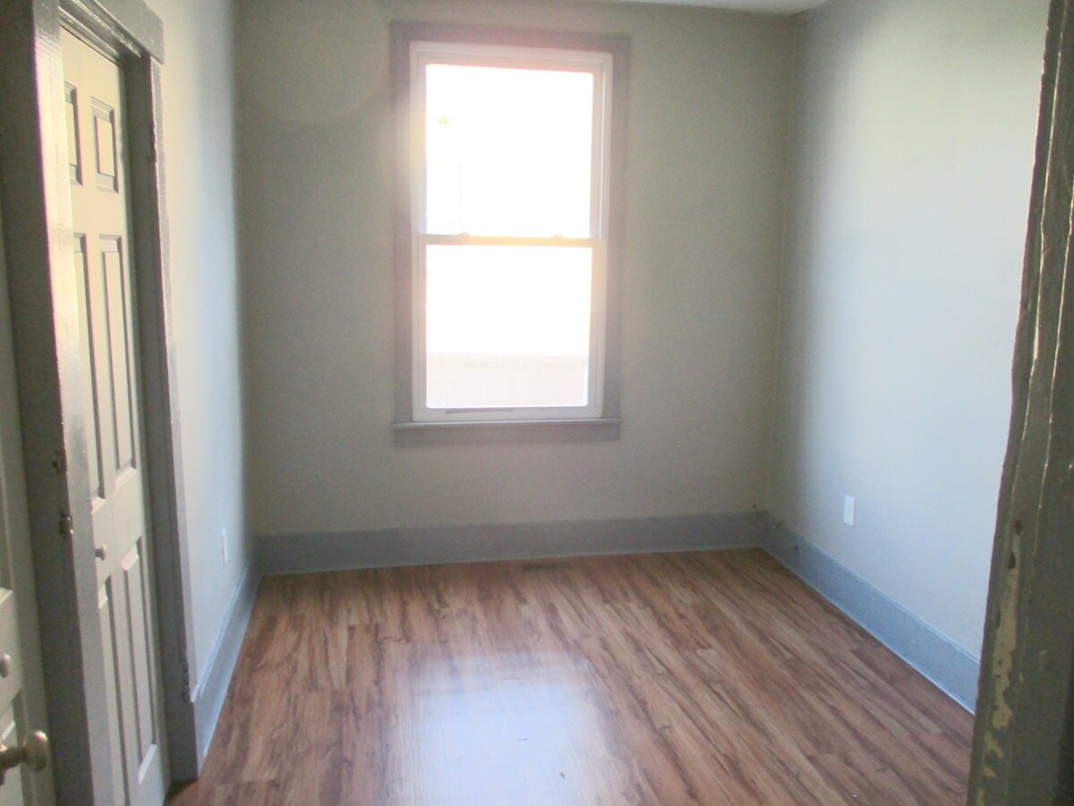 Building Photo - 324 Park Rd