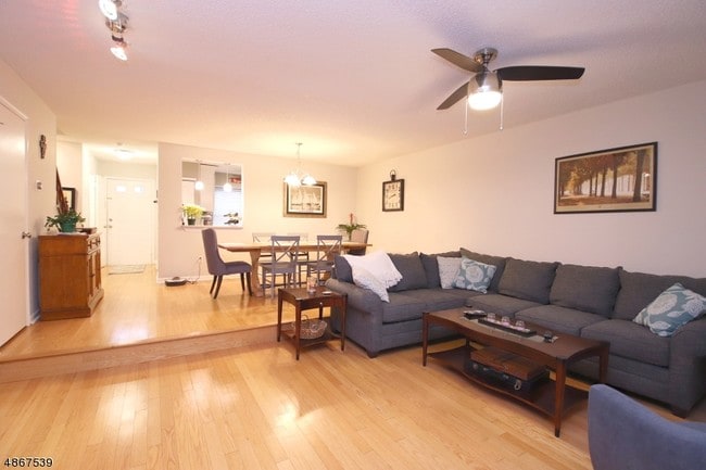 Building Photo - 303 Brokaw Ct