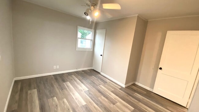 Building Photo - Newly Renovated 3 Bedroom, 1 Bath Home in ...