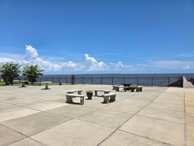 Building Photo - 825 Bayshore Dr