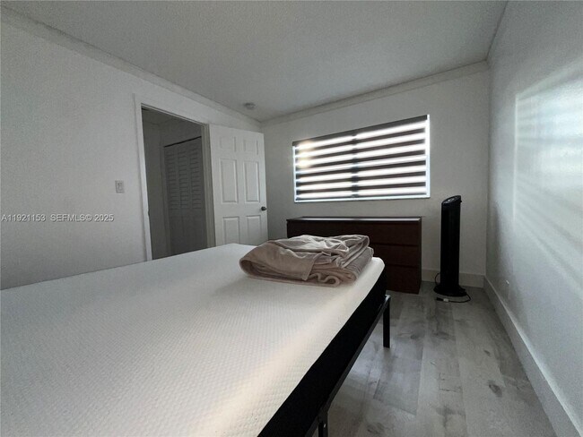 Building Photo - 326 Wilson St