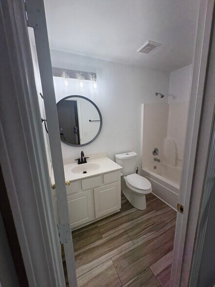 Bath 2 - 150 Stoney Xing