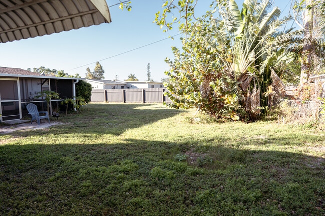 Building Photo - 6671 Fiesta Way