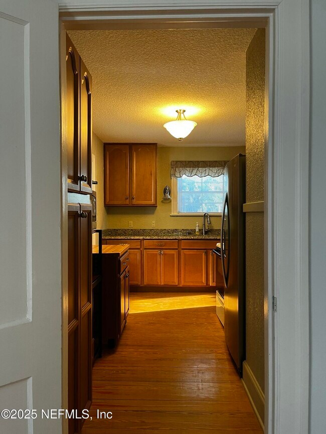 Building Photo - 1924 Arcadia Pl