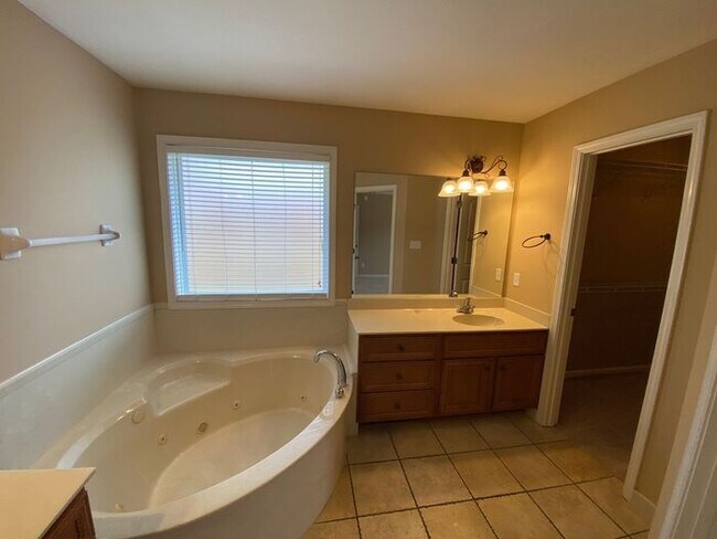 Building Photo - BARTLETT RENTAL HOME 3 BEDROOM 2 BATHROOM WITH FENCED BACKYARD