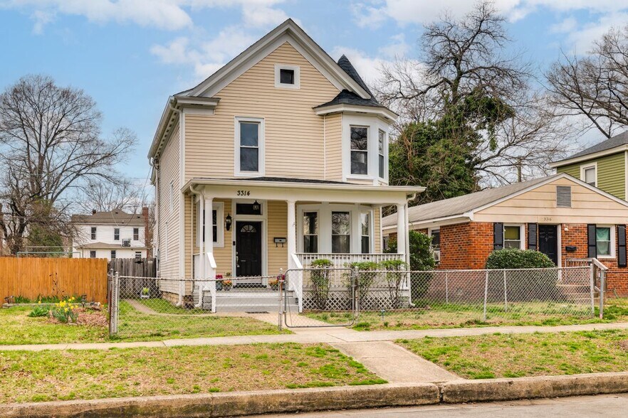 Building Photo - 3314 2nd Ave