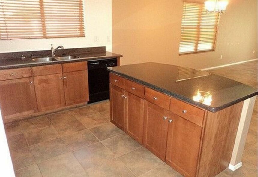 Building Photo - 2703 W Allens Peak Dr