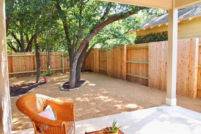 Building Photo - 2205 Independence Dr