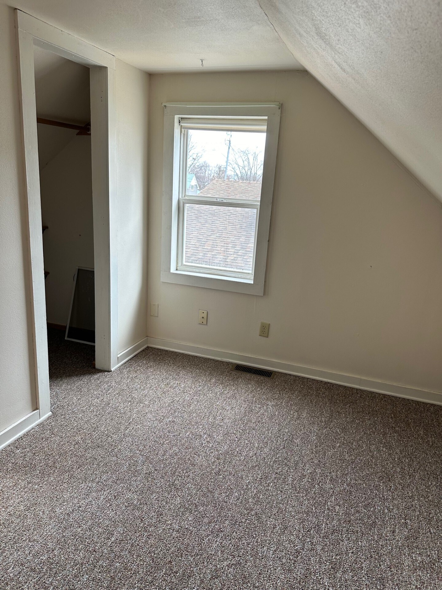 Bedroom - 924A W Blodgett St