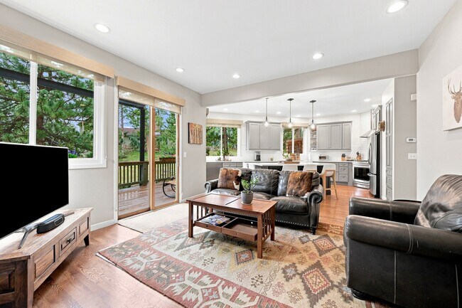 Building Photo - 29972 Troutdale Ridge Rd