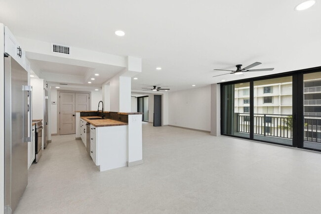 Building Photo - 5460 N Ocean Dr