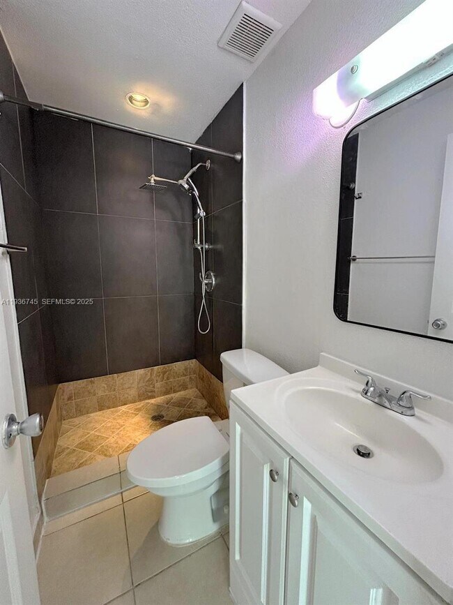 Building Photo - 121 SW 51st Ave