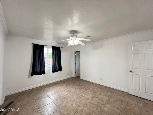 Building Photo - 2914 N 49th Ave