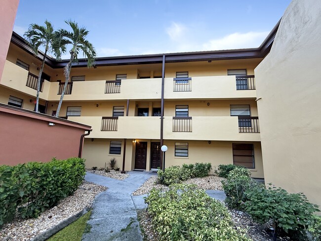Building Photo - 6110 Whiskey Creek Dr