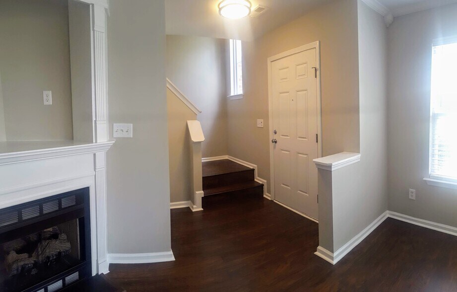 Front door foyer area. - 3377 Weston Street