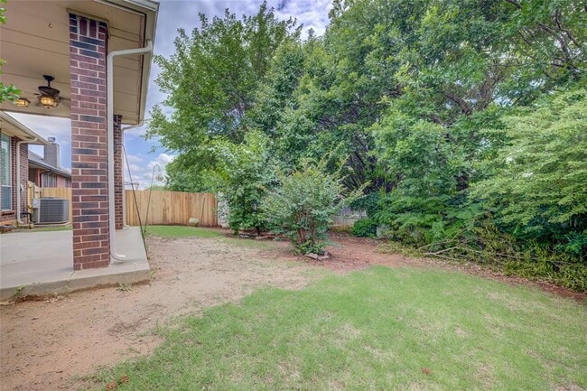 Building Photo - 913 Elm Creek Dr