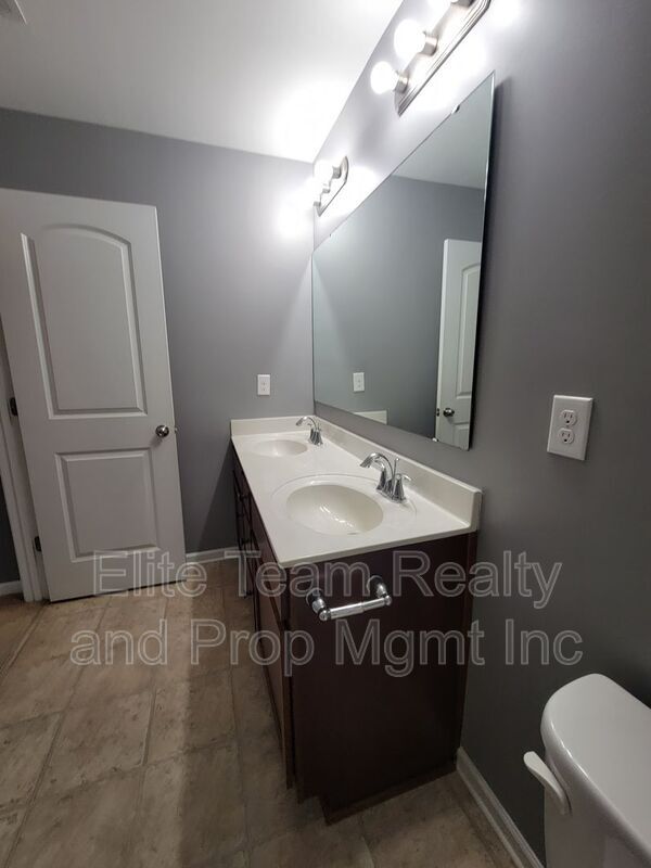Building Photo - 1349 Haestad Ct