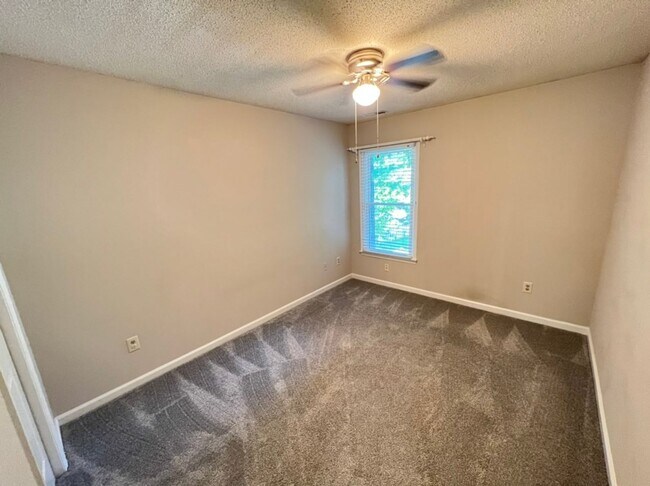 Building Photo - Cute cul-de-sac home in Woodcroft!
