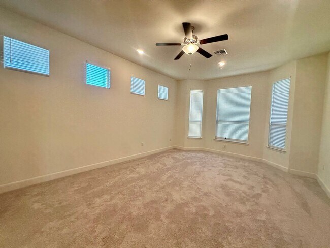 Building Photo - 4 Bed 3 Bath Austin Tx!!!! NEW MANAGEMENT