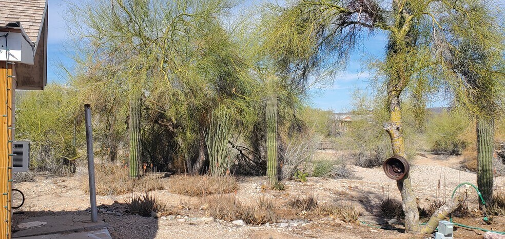 Building Photo - 1180 W Lewis Rd