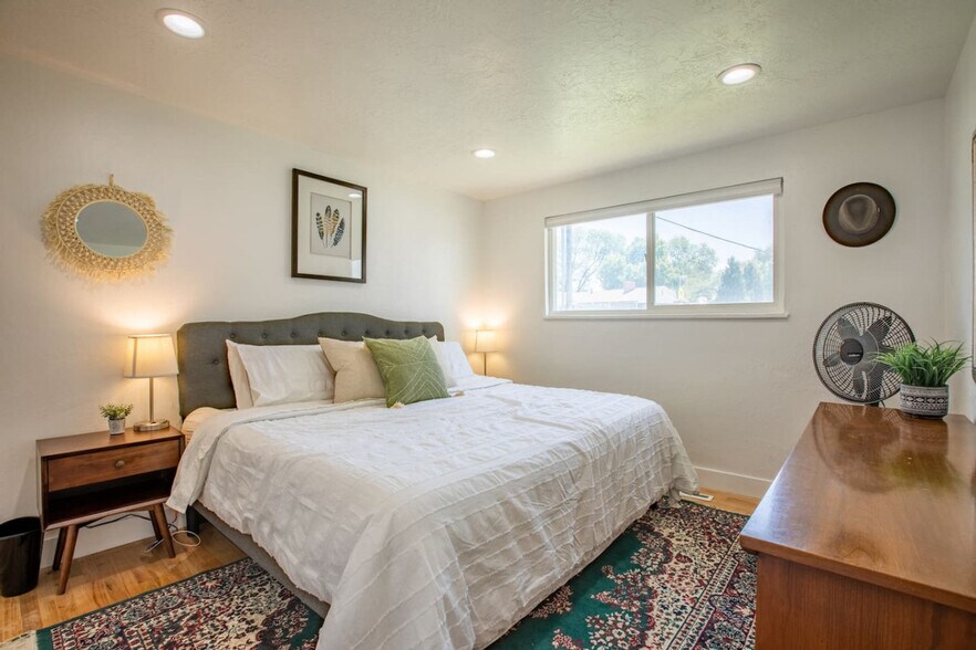 Building Photo - 9949 E Sego Lily Dr